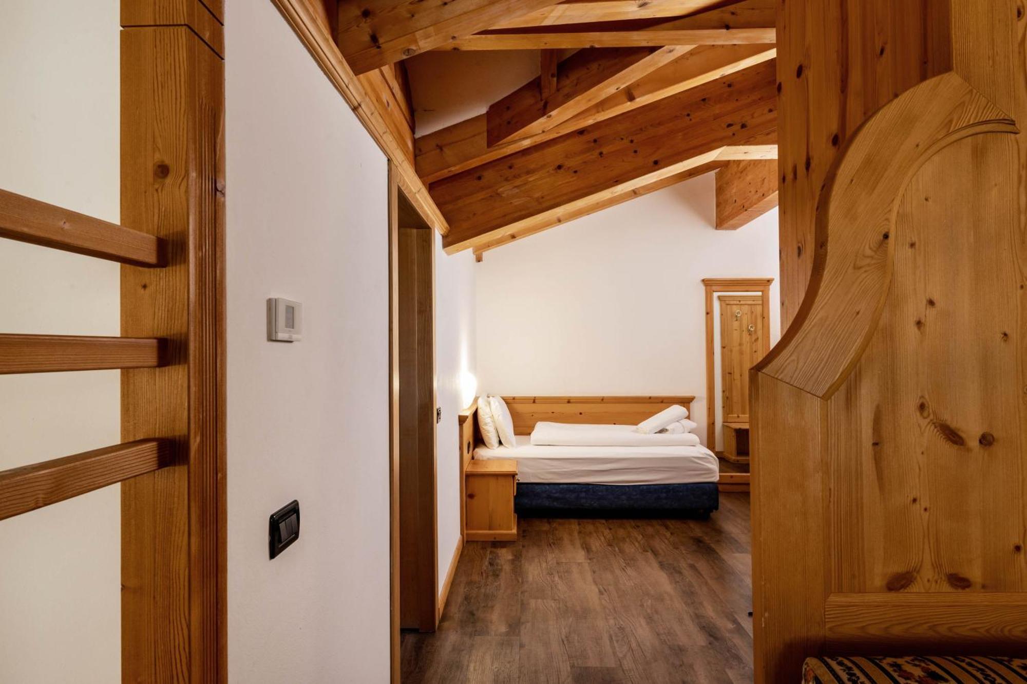 Hotel Terme Antico Bagno Pozza di Fassa Szoba fotó