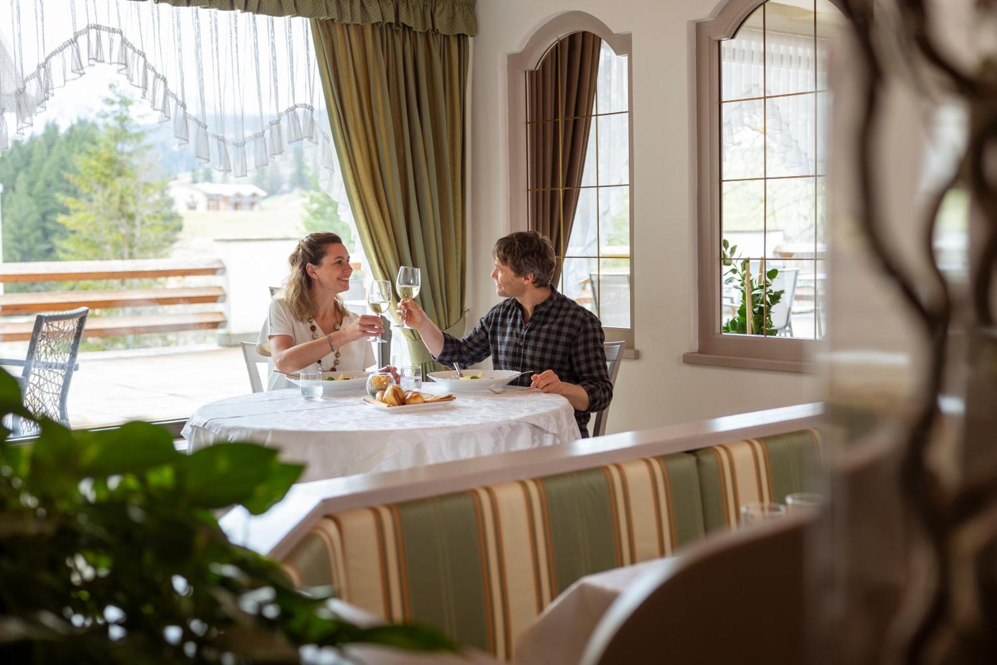 Hotel Terme Antico Bagno Pozza di Fassa Kültér fotó